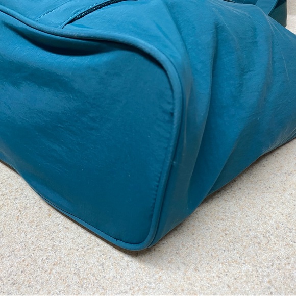 Lululemon Daily Pocket Tote - Picture 5 of 8